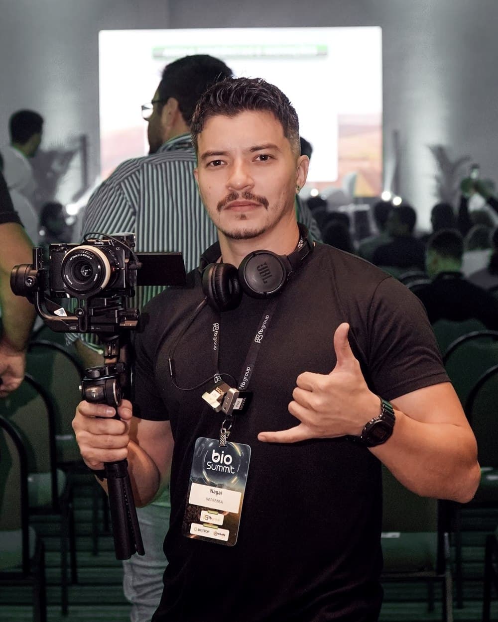 Nagai, fundador da Freak Produção, em cobertura de evento